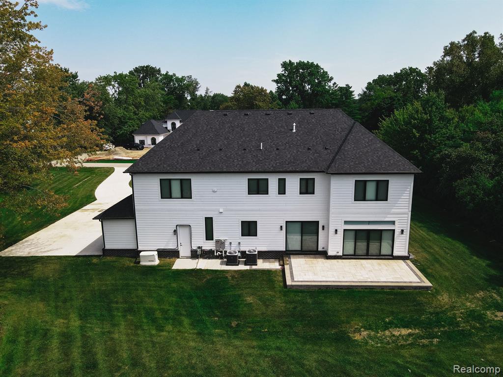 7450 PARKSTONE Lane, Bloomfield Hills, MI 48301 — Photo 76