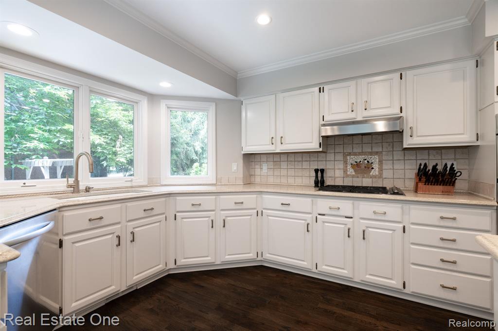 4794 RIVERS EDGE Drive, Troy, MI 48098 — Photo 18