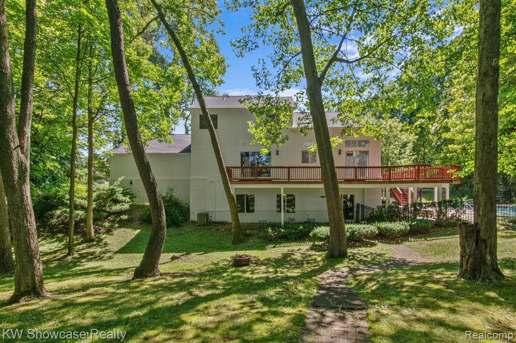 6255 WHISPERING MEADOWS Drive, White Lake, MI 48383 — Photo 49