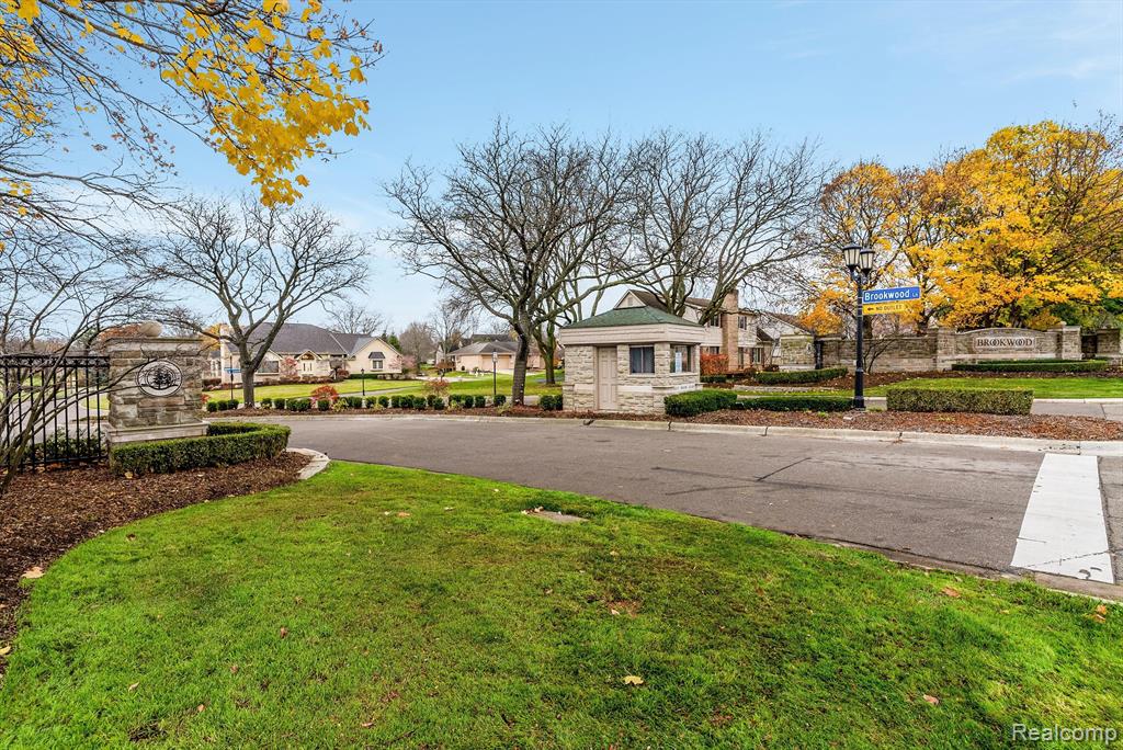 682 Heritage Lane S, Rochester Hills, MI 48309 — Photo 61