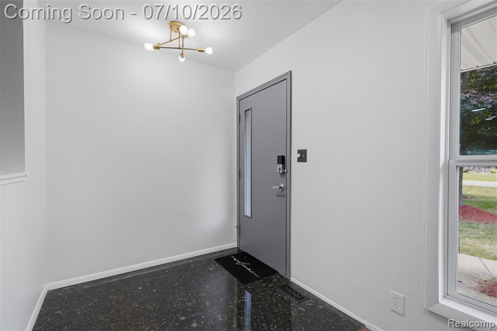 7264 S Tratham Court, West Bloomfield, MI — Photo 3