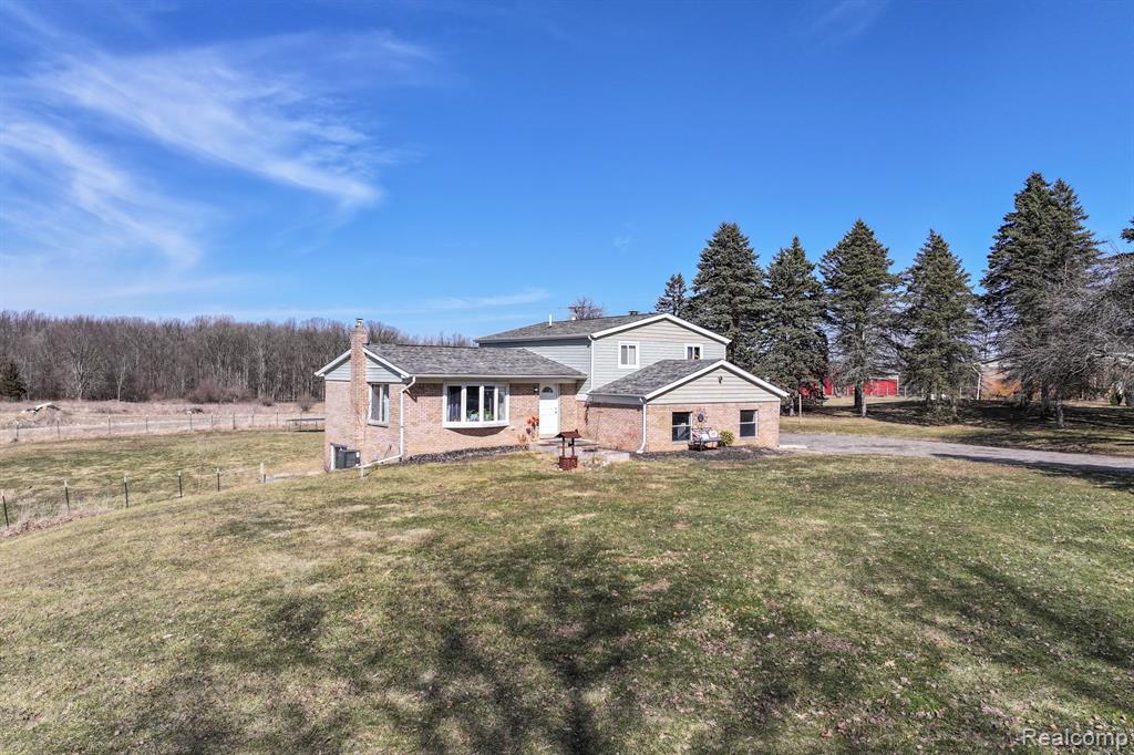 5486 W LOWE Road, Fowlerville, MI 48836 — Photo 2