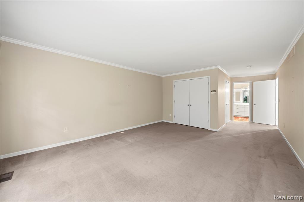 7277 Simsbury Drive, West Bloomfield, MI — Photo 24