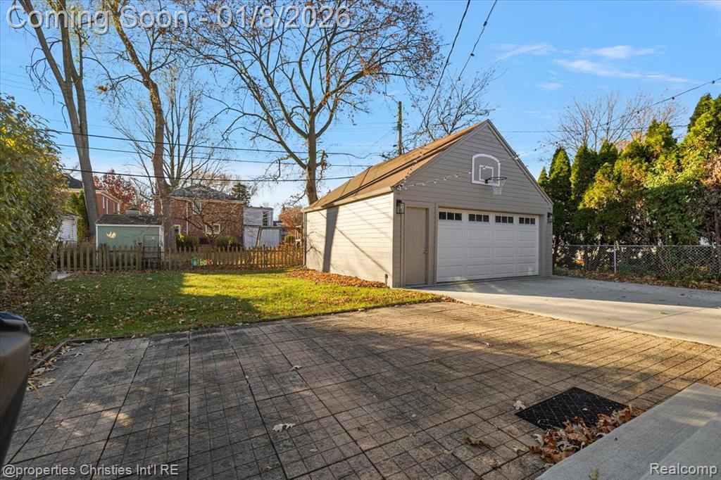 13365 Winchester Avenue, Huntington Woods, MI — Photo 42