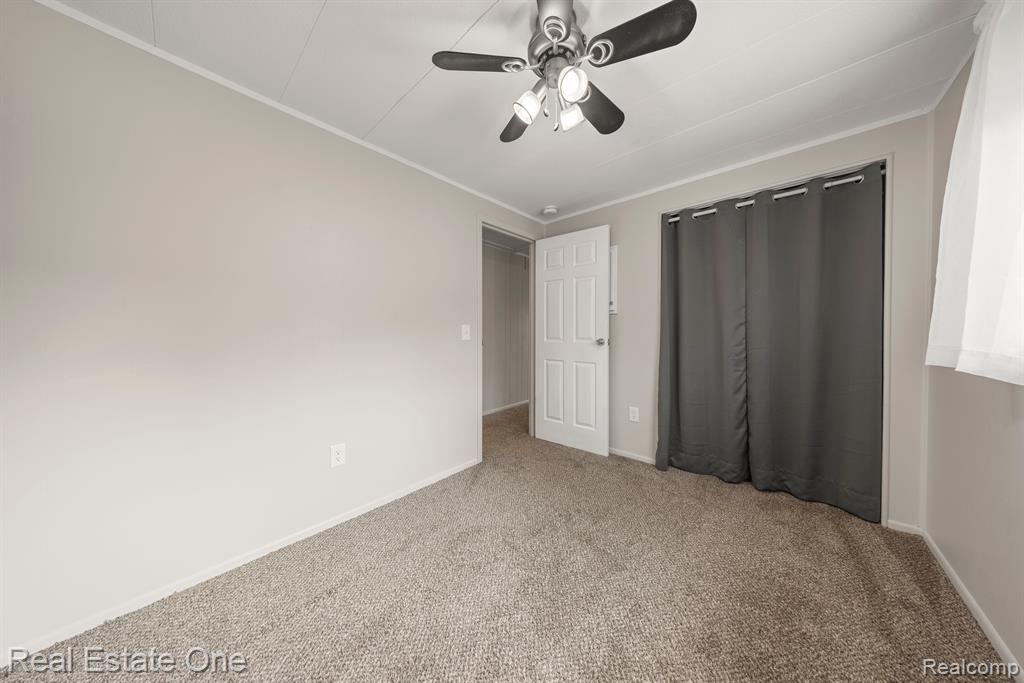 542 SNYDER Road, Highland, MI — Photo 14