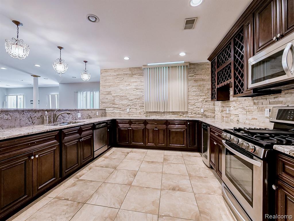 5570 HAMPSHIRE Drive, West Bloomfield, MI — Photo 64