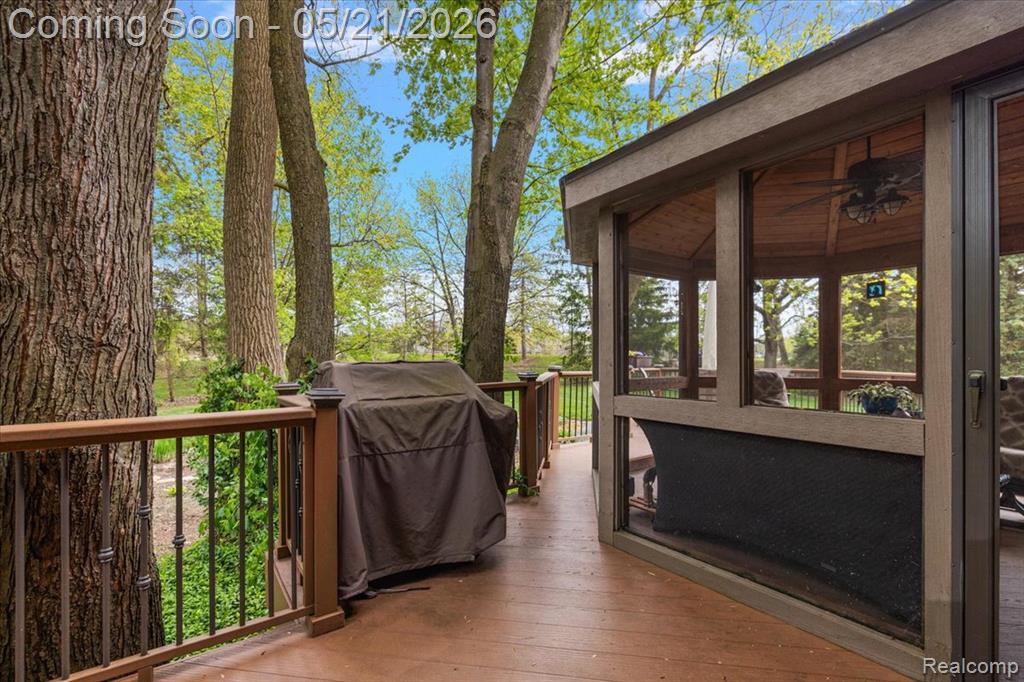 33891 Yorkridge Street, Farmington, MI 48331 — Photo 12