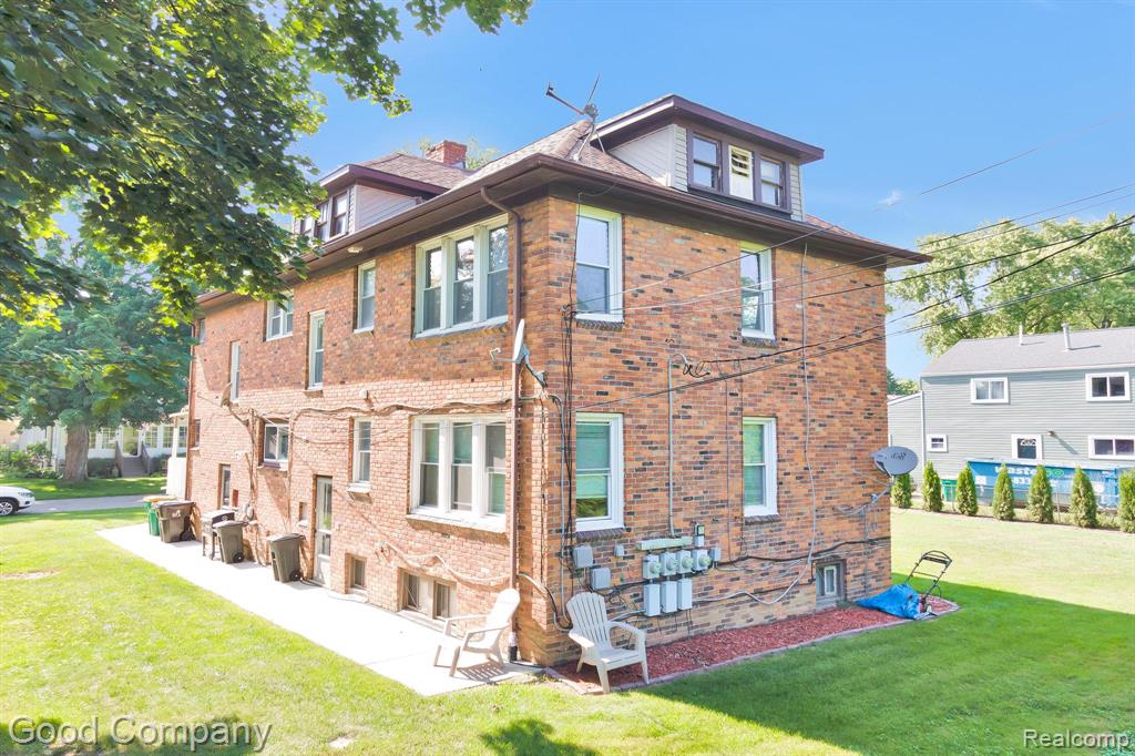 21516 Oxford Avenue, Farmington, MI 48336 — Photo 42