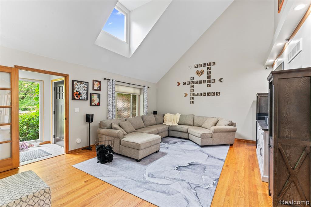 490 Rolling Oaks Drive, Howell, MI 48843 — Photo 15