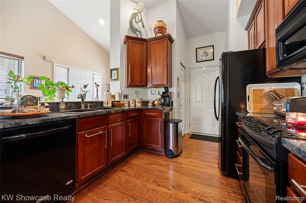 727 Mill Pointe Drive, 16, Milford, MI 48381 — Photo 12