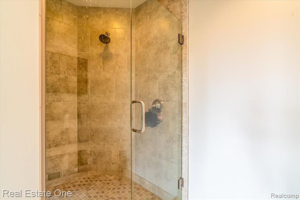 48025 E OXFORD Court, Canton, MI 48187 — Photo 65