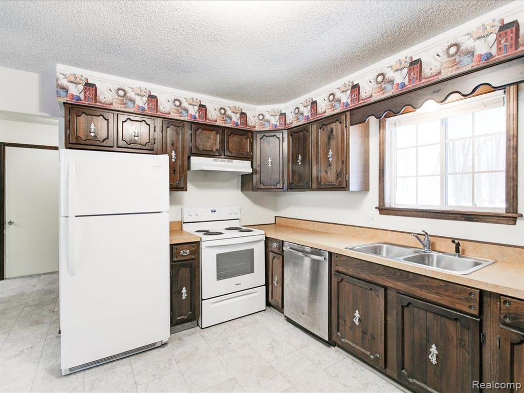 4445 W WATER Street, Port Huron, MI 48060 — Photo 12