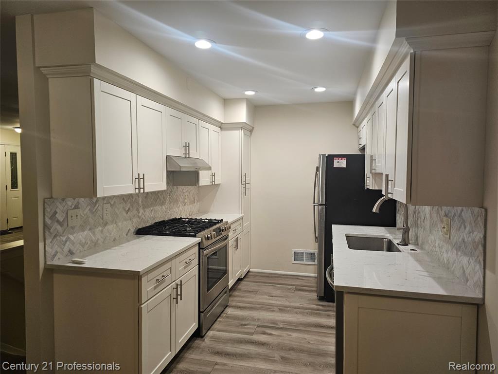 40705 Newport Drive, Plymouth, MI 48170 — Photo 4