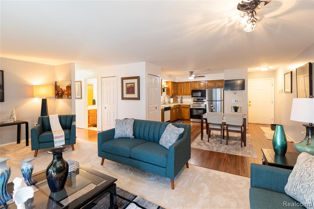 8187 Grays Drive, B7, Grosse Ile, MI 48138 — Photo 7