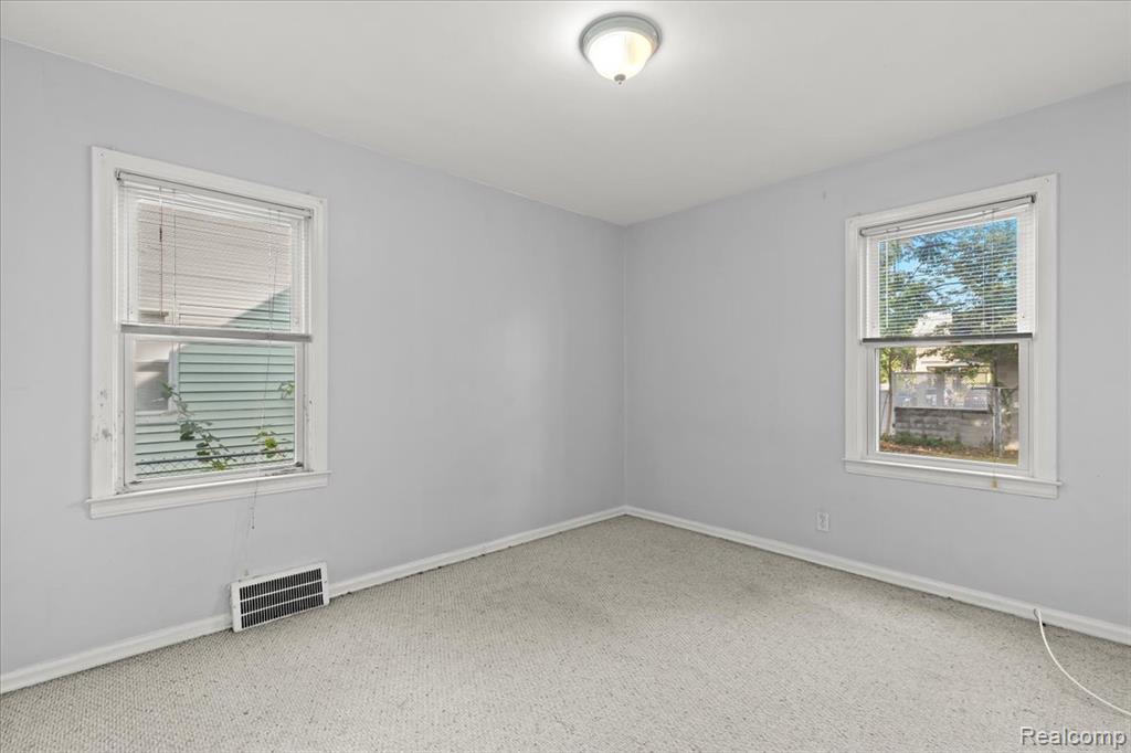 630 W Troy Street, Fenton, MI 48220 — Photo 12
