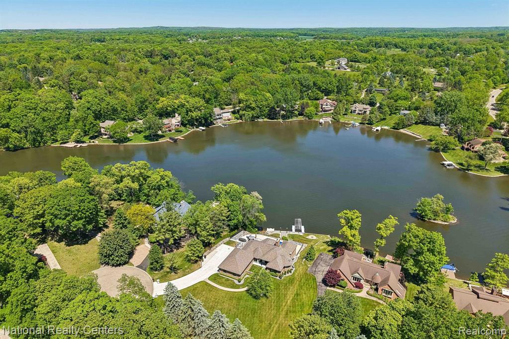7050 Lake Shannon Court, Fenton, MI 48430 — Photo 74