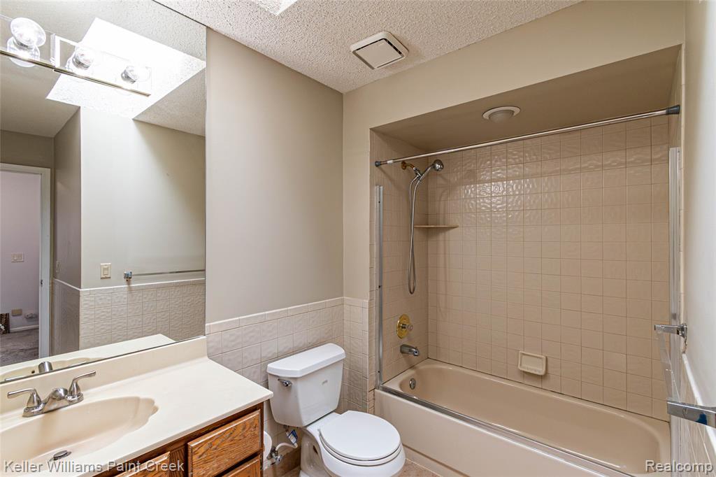 5700 Point Of The Woods Drive, West Bloomfield, MI 48324 — Photo 40