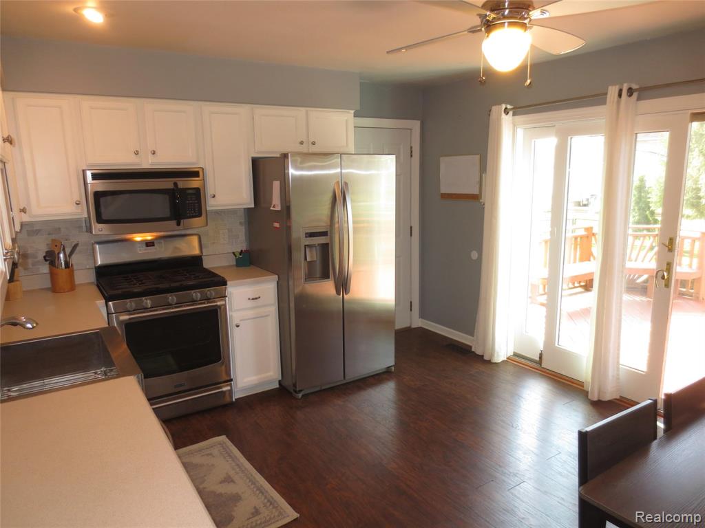61365 Creekview Drive, South Lyon, MI 48178 — Photo 9