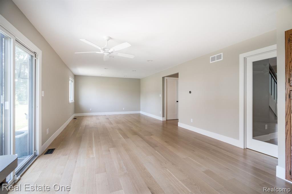 635 RANDALL, Troy, MI 48085 — Photo 12