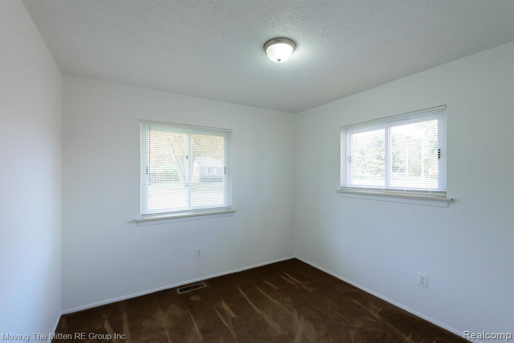 9421 VAN BUREN Street, Van Buren, MI 48111 — Photo 17