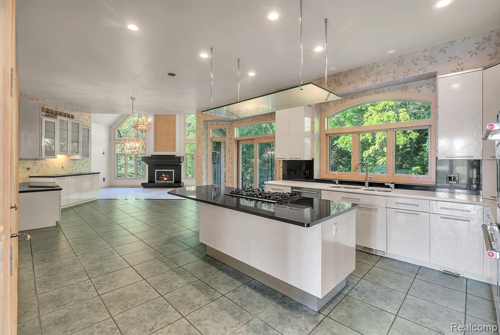 5779 Pinecrest Estates Drive, Ann Arbor, MI 48105 — Photo 19