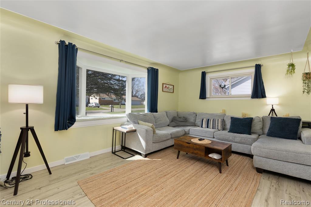 5404 Drayton Road, Clarkston, MI — Photo 5
