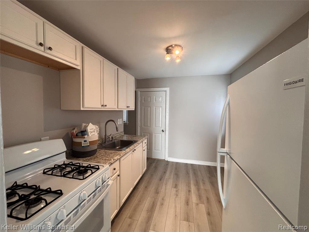 837 E Woodward Heights Boulevard, Hazel Park, MI 48030 — Photo 3