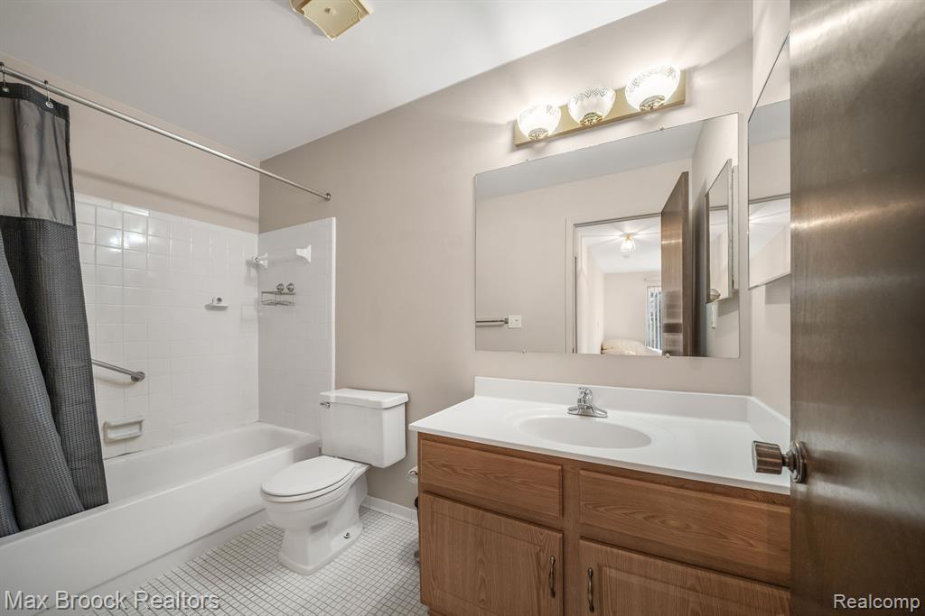 8691 Edgewater Lane, Warren, MI 48093 — Photo 12