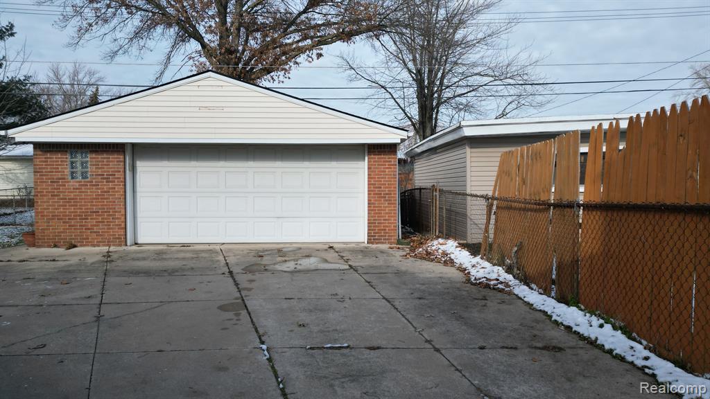8395 DARLENE Street, Warren, MI 48093 — Photo 4