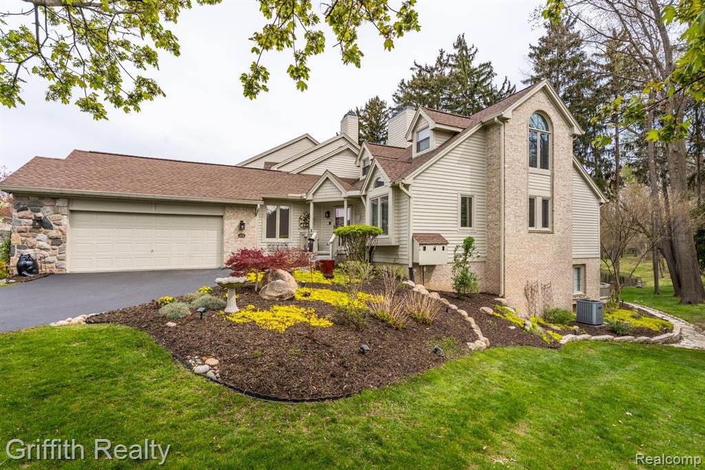 4524 GLEN EAGLES Drive, Brighton, MI 48116 — Photo 4