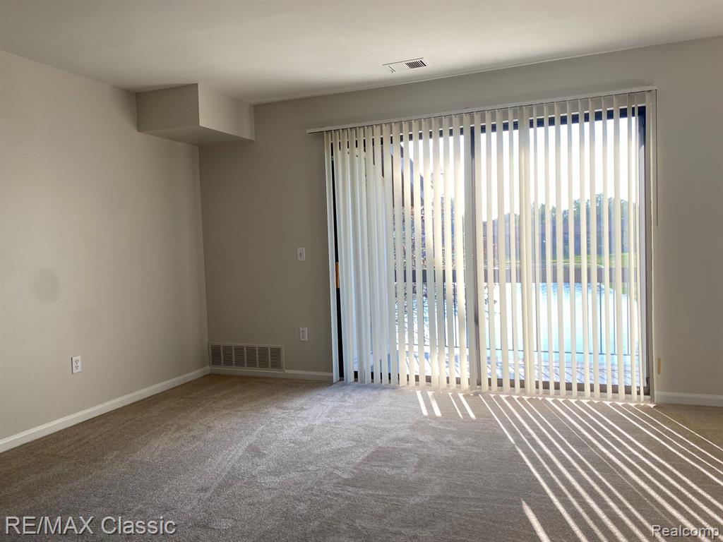 33623 PONDVIEW Circle, Livonia, MI 48152 — Photo 2