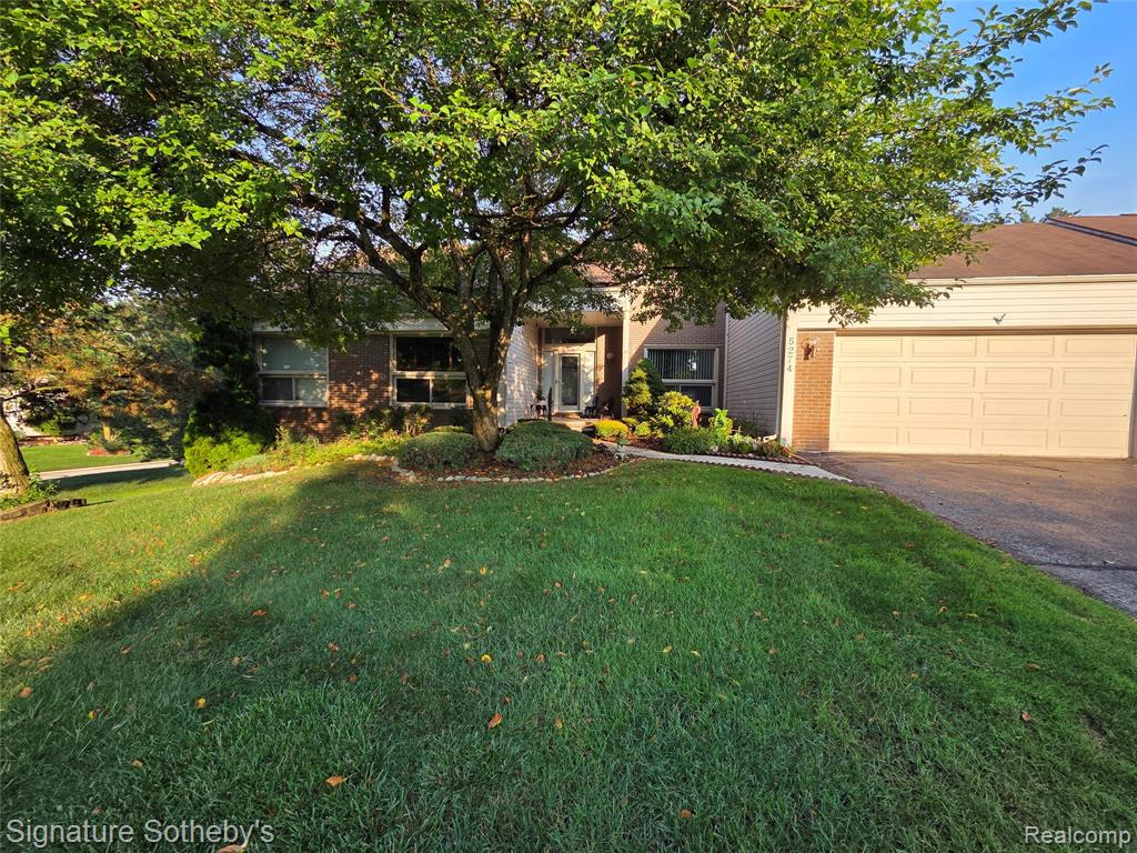 5274 Simpson Lake Road, West Bloomfield, MI 48323 — Photo 2