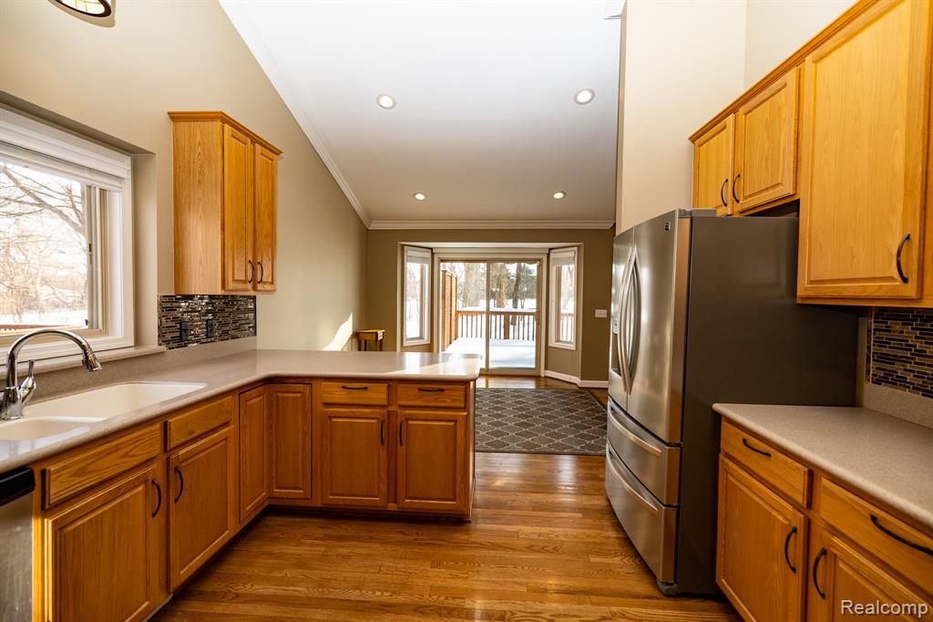 6056 Lochmore Drive, 49, Commerce Twp, MI 48382 — Photo 11