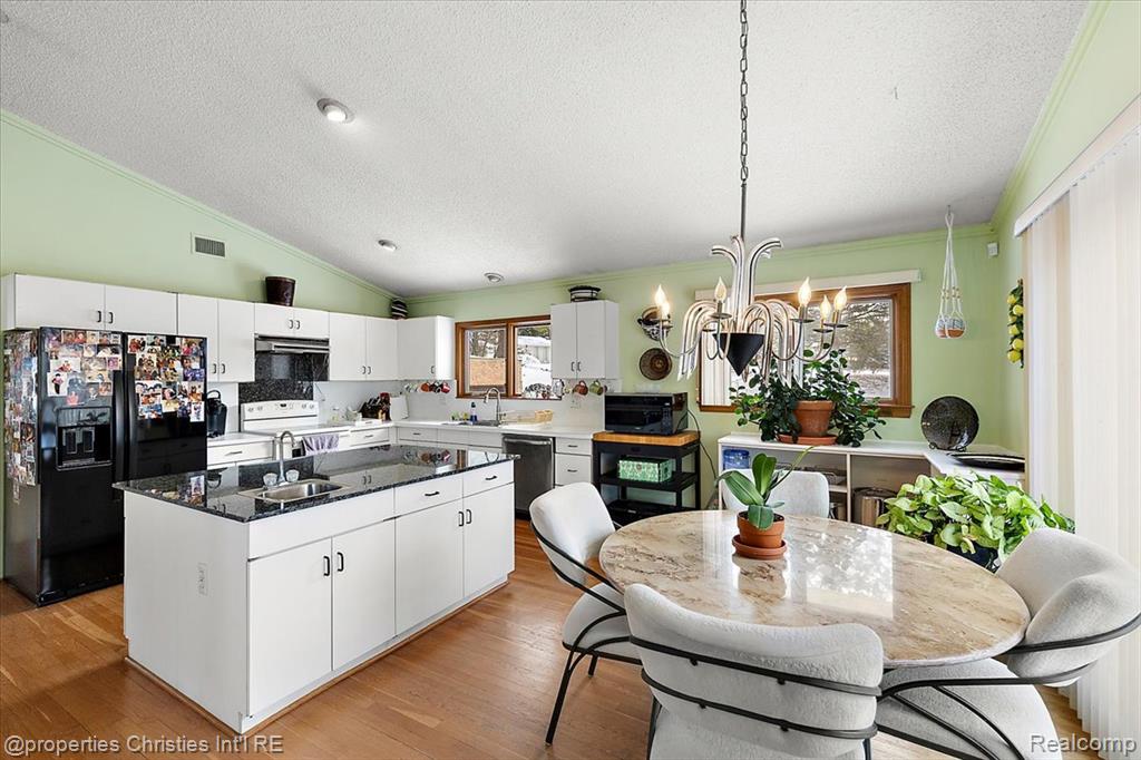 1808 Moors Court, Bloomfield Hills, MI, 48302