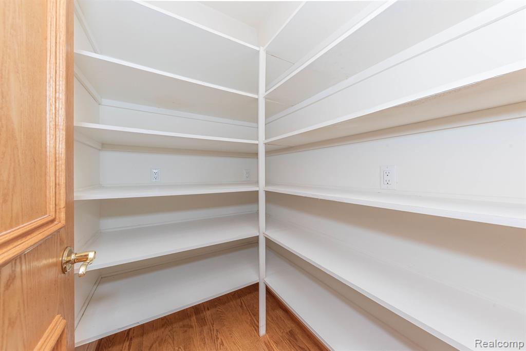 5003 HICKORY POINTE Drive, Orchard Lake Village, MI 48323 — Photo 50