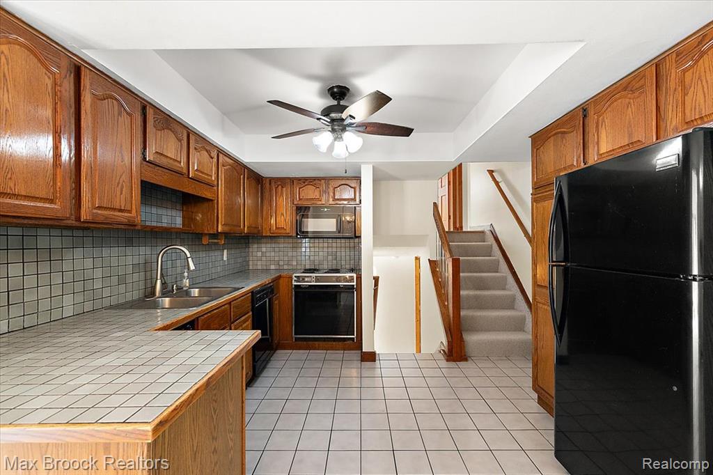 8741 Buffalo Drive, Commerce Twp, MI 48382 — Photo 7