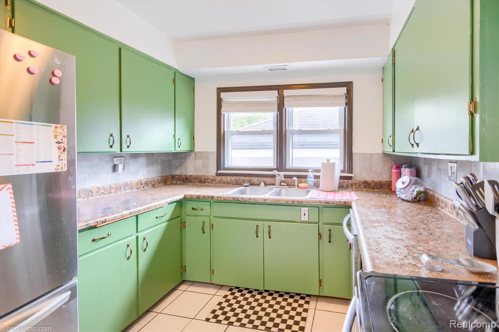 825 N Monroe Street, Lapeer, MI 48446 — Photo 9
