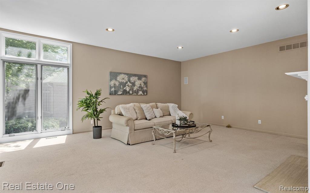 4458 HYCLIFFE Drive, Troy, MI 48098 — Photo 19