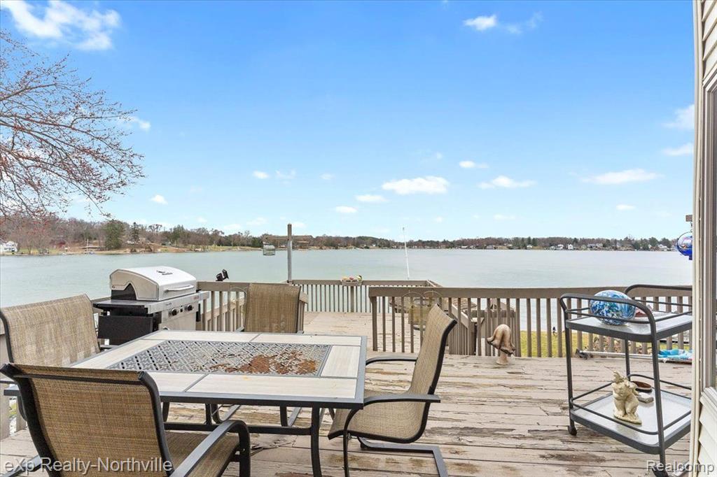 9283 FIRWOOD Road, South Lyon, MI 48178 — Photo 38