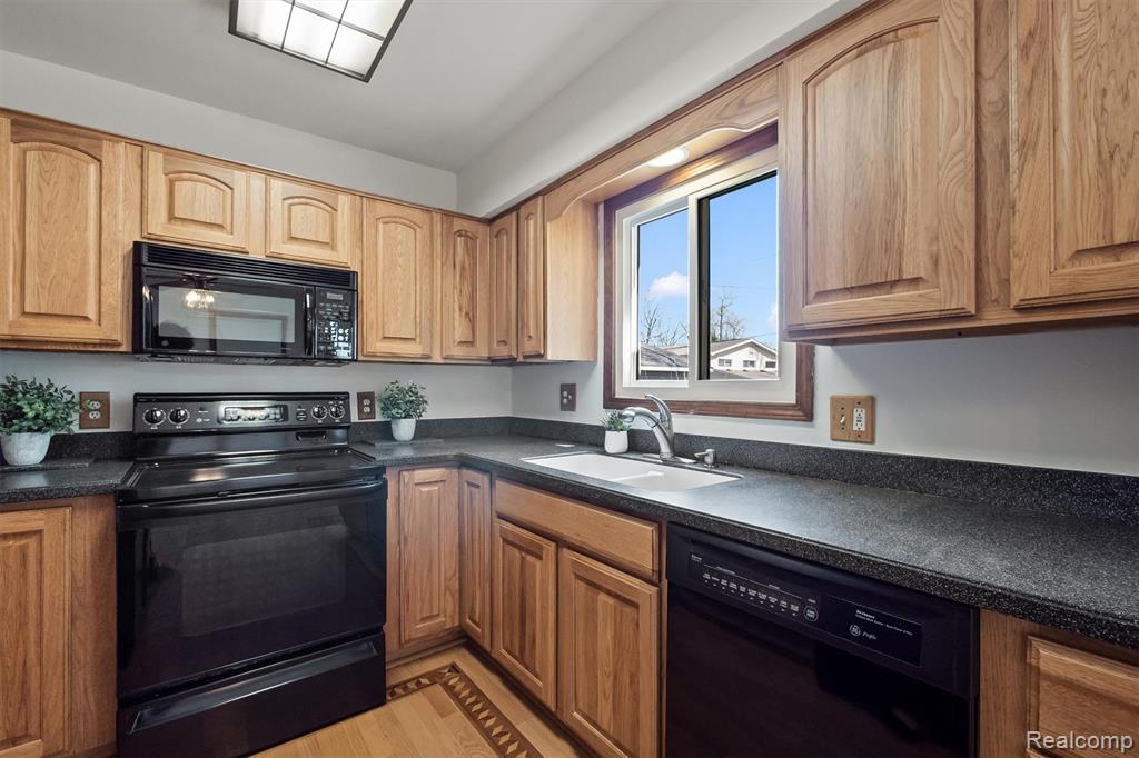 5461 Putnam Drive, West Bloomfield, MI 48323 — Photo 17