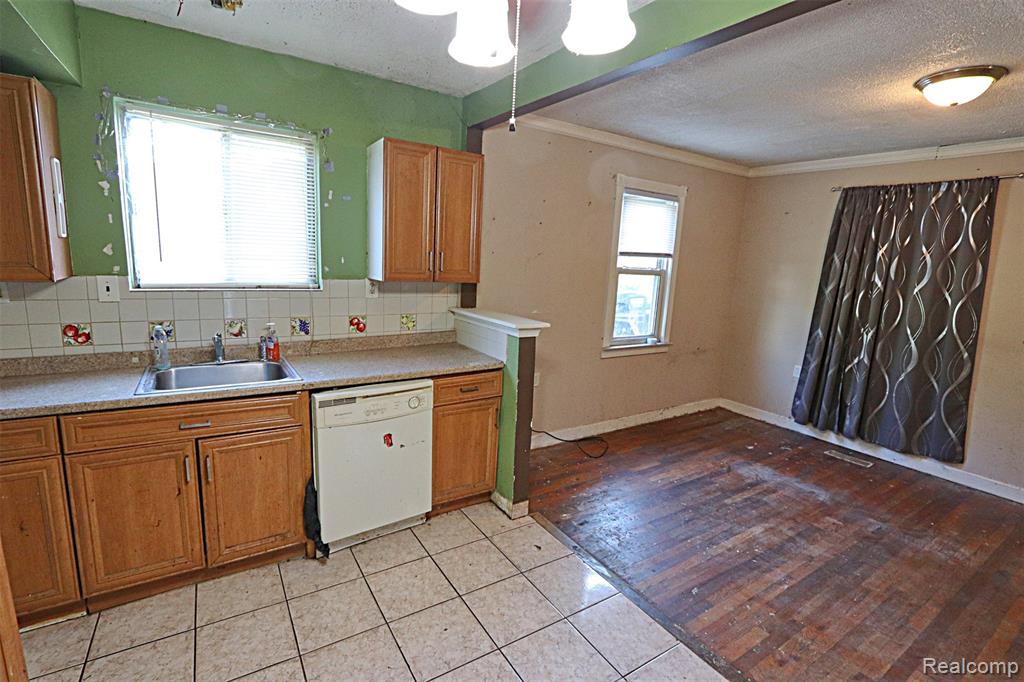5455 Mayfair Street, Dearborn Heights, MI 48125 — Photo 11