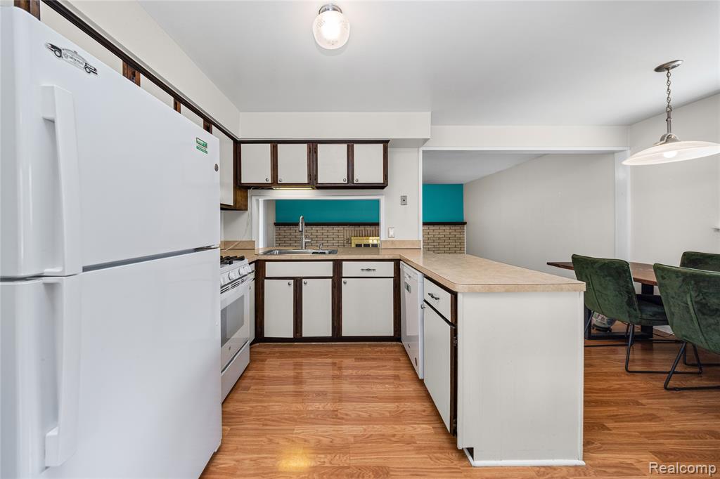 39619 Peters Drive, Canton, MI 48187 — Photo 9