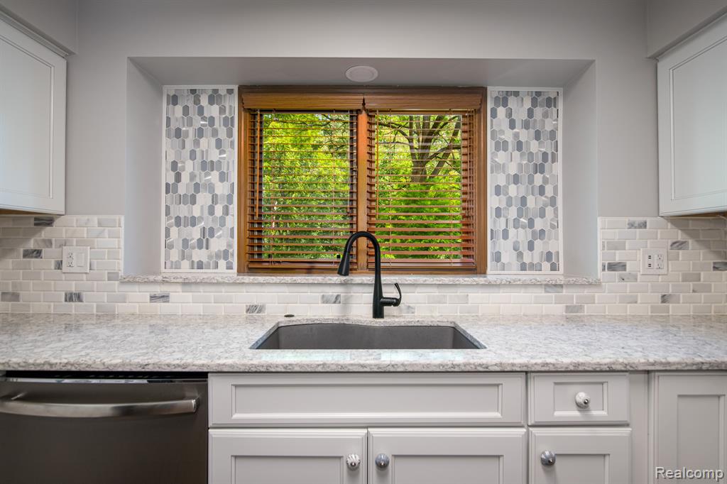 22140 River Ridge Trail, Farmington Hills, MI 48335 — Photo 8