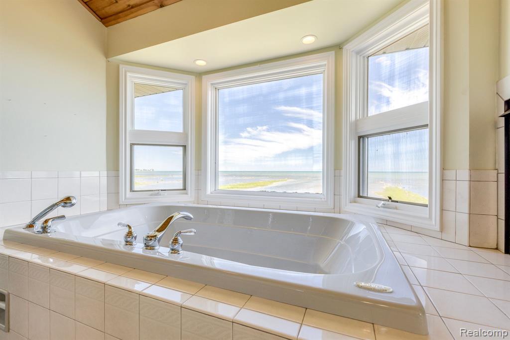 6455 LAKEVIEW Drive, MI — Photo 29