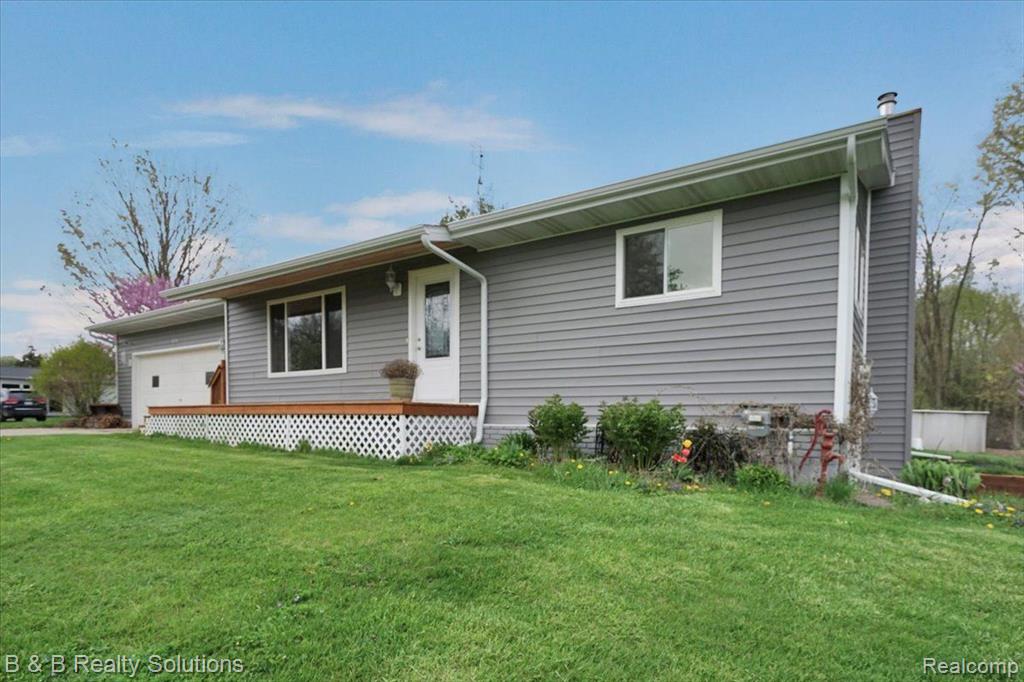 4114 COLUMBIAVILLE Road, Columbiaville, MI 48421 — Photo 3