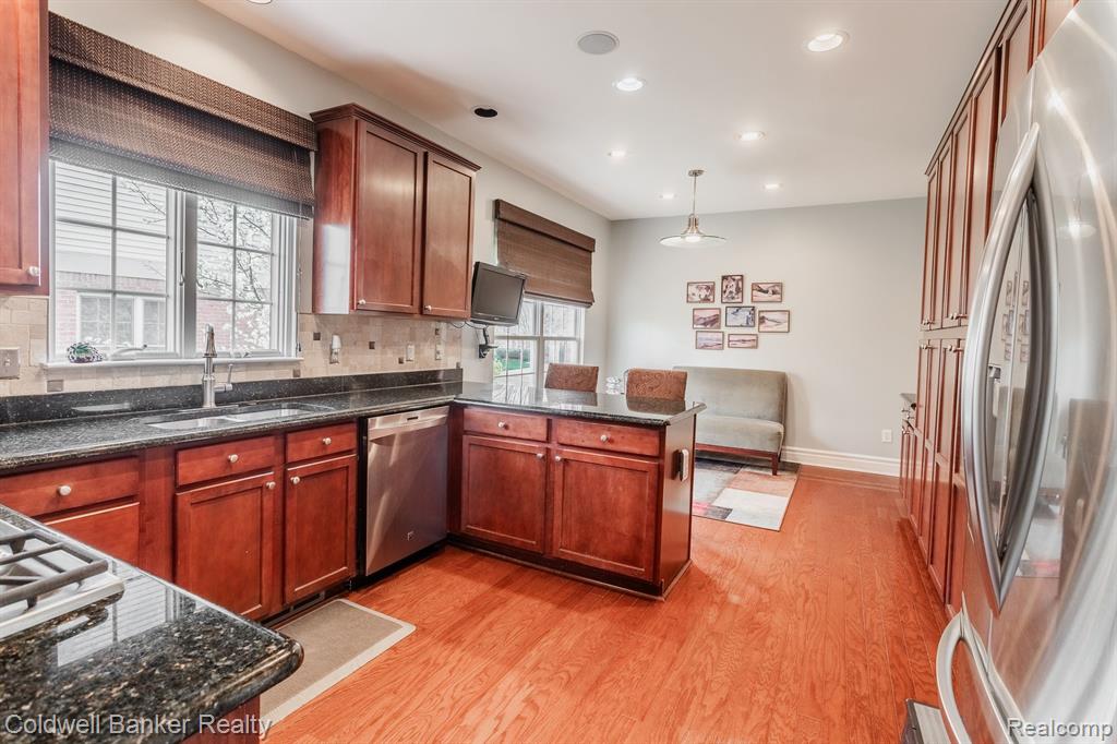 26270 VALHALLA Drive, Farmington Hills, MI 48331 — Photo 16