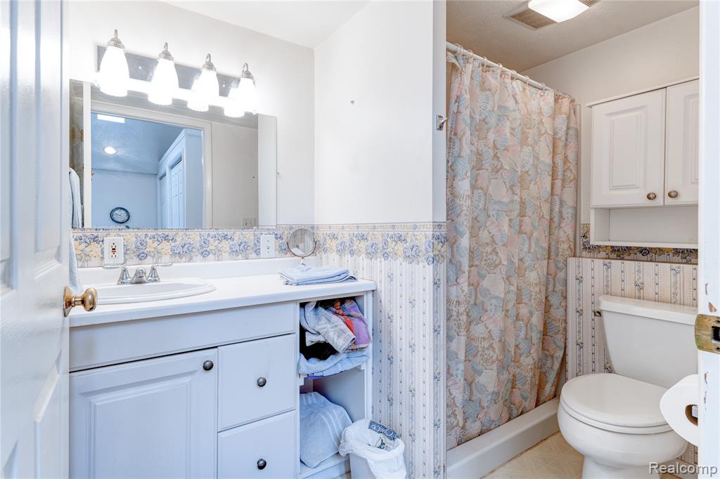 2190 W Maple Avenue, Flint, MI 48507 — Photo 17