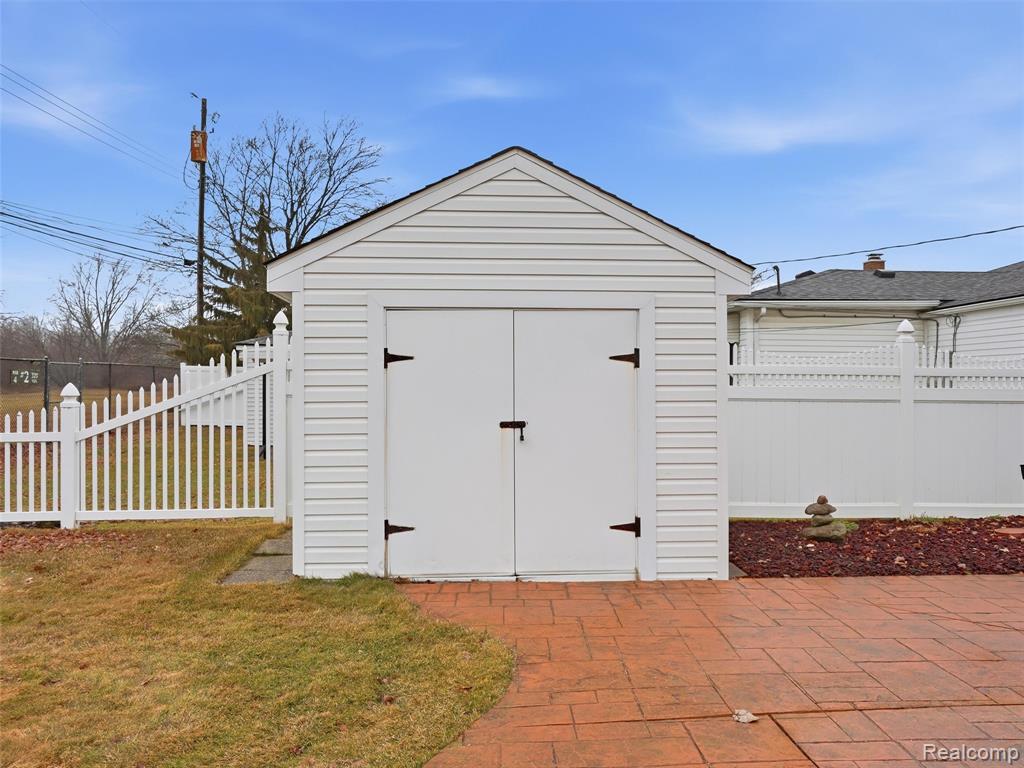 7697 Carrousel Boulevard, Westland, MI — Photo 46