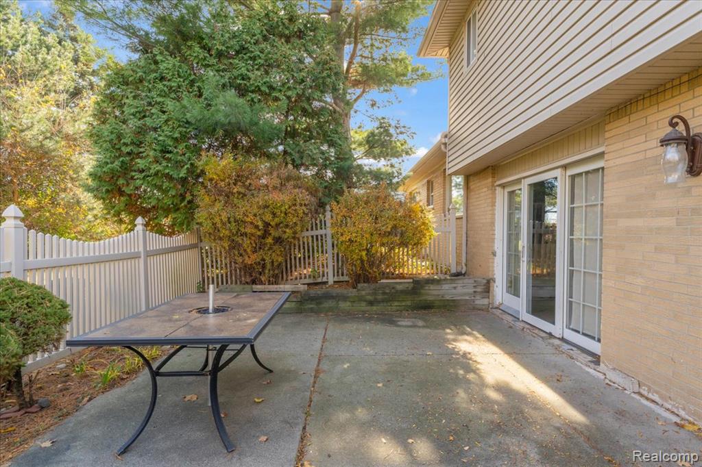 7477 Heather Heath Lane, West Bloomfield, MI — Photo 38