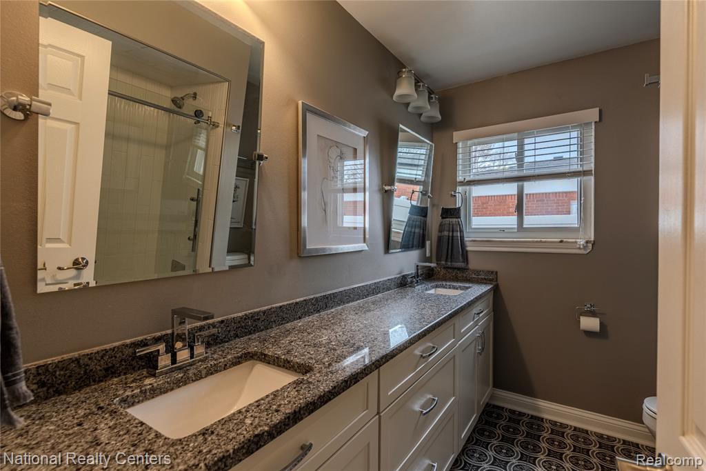 4760 Red Maple Drive, Warren, MI 48092 — Photo 13